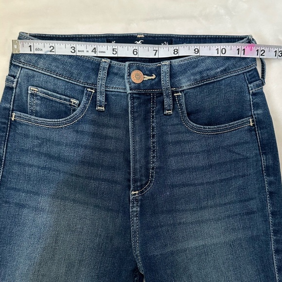 Hollister Curvy High Rise Super Skinny Blue Jeans with Modern Gradient - Picture 3 of 8